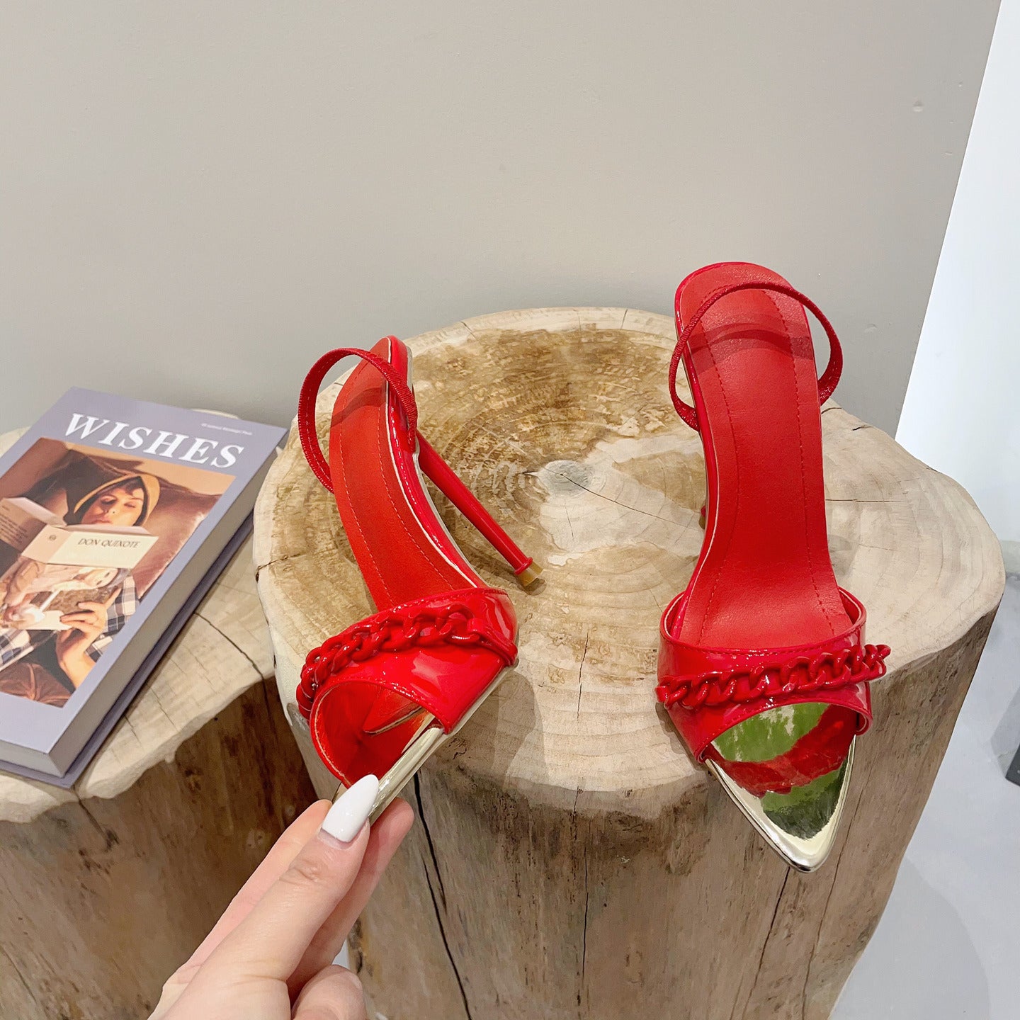 Color Chain Pointed Heel Sandals