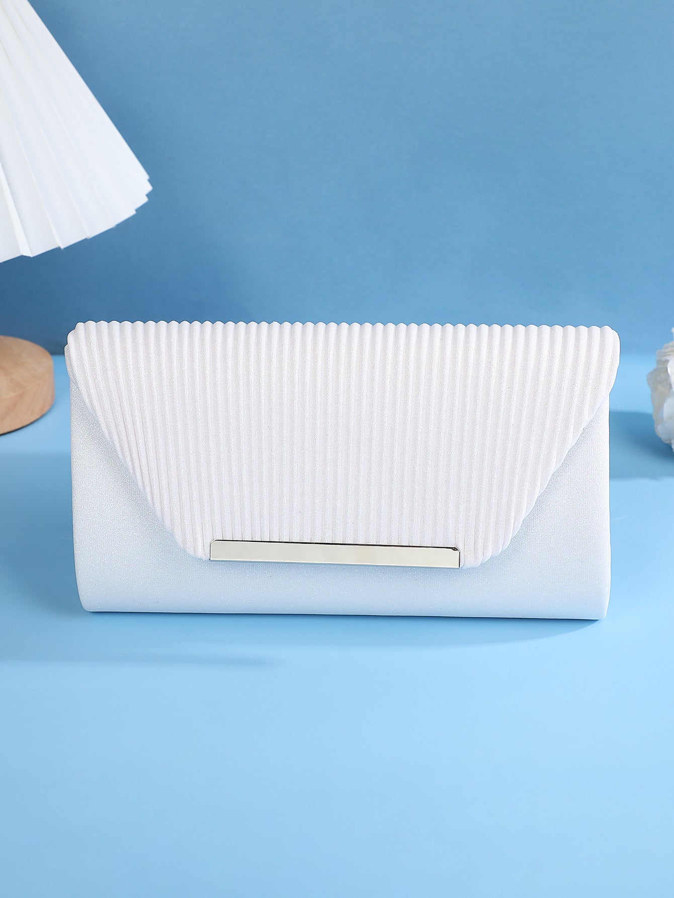 Shell Pattern Chain Bag