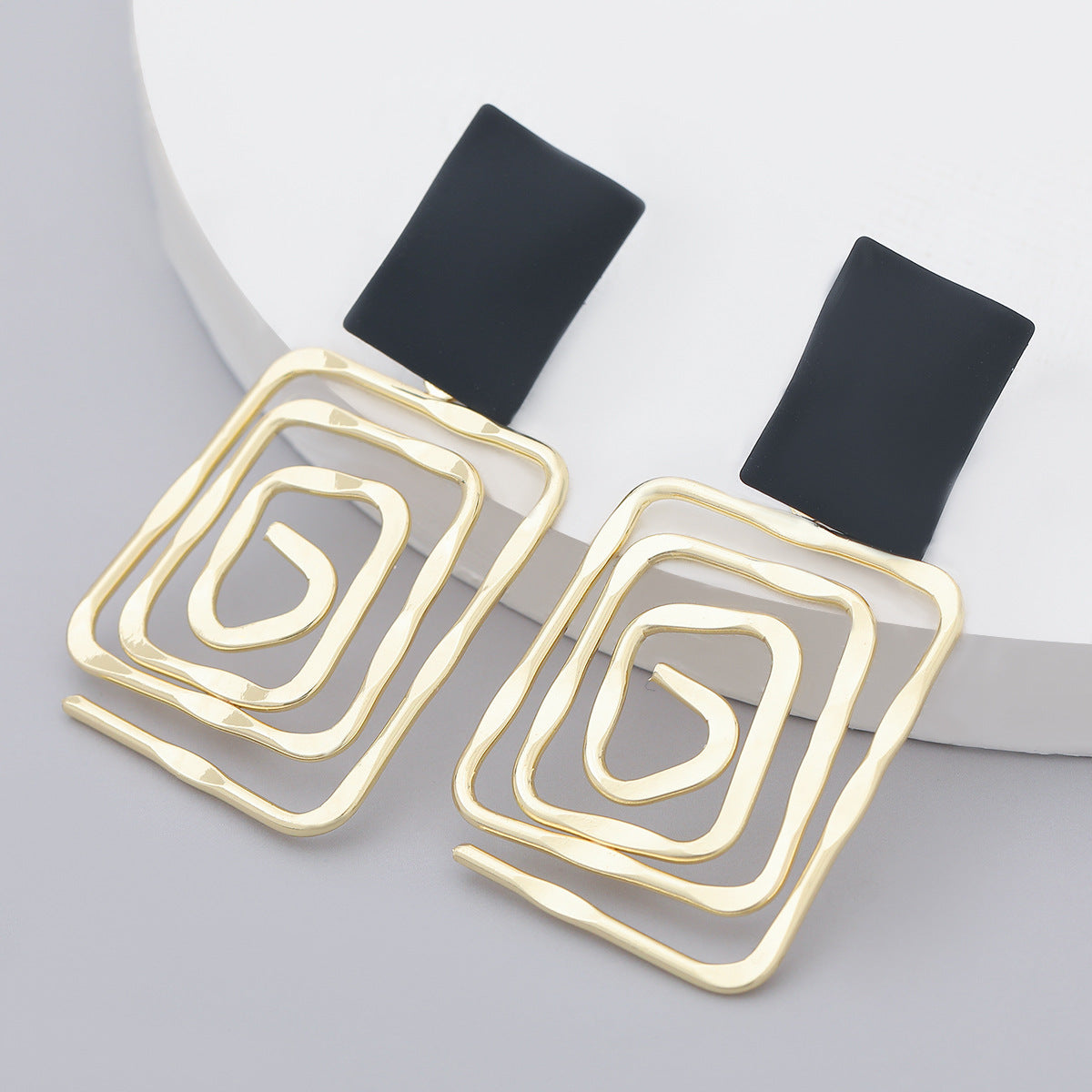Geometric Design Feeling Cool And Retro Alloy Earrings