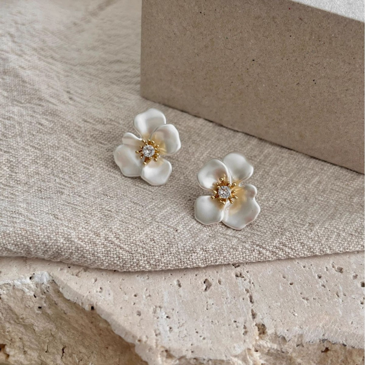 Refined Flower Design Earrings