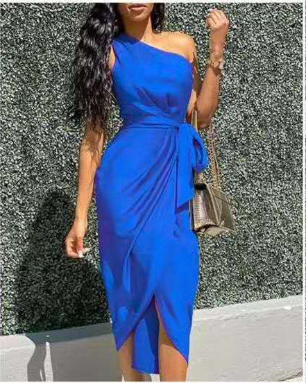 Dresses With Slanting Shoulders And Irregular Straps