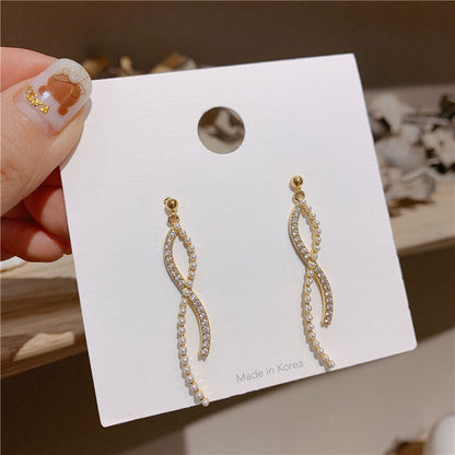 Silver Needle Pearl Curved Earring