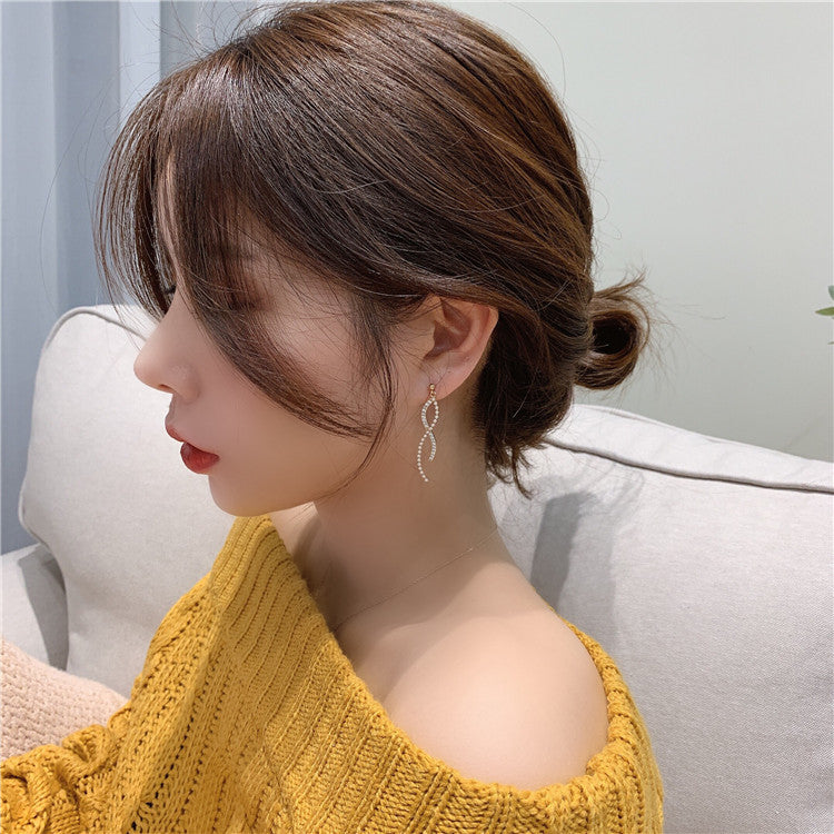 Silver Needle Pearl Curved Earring