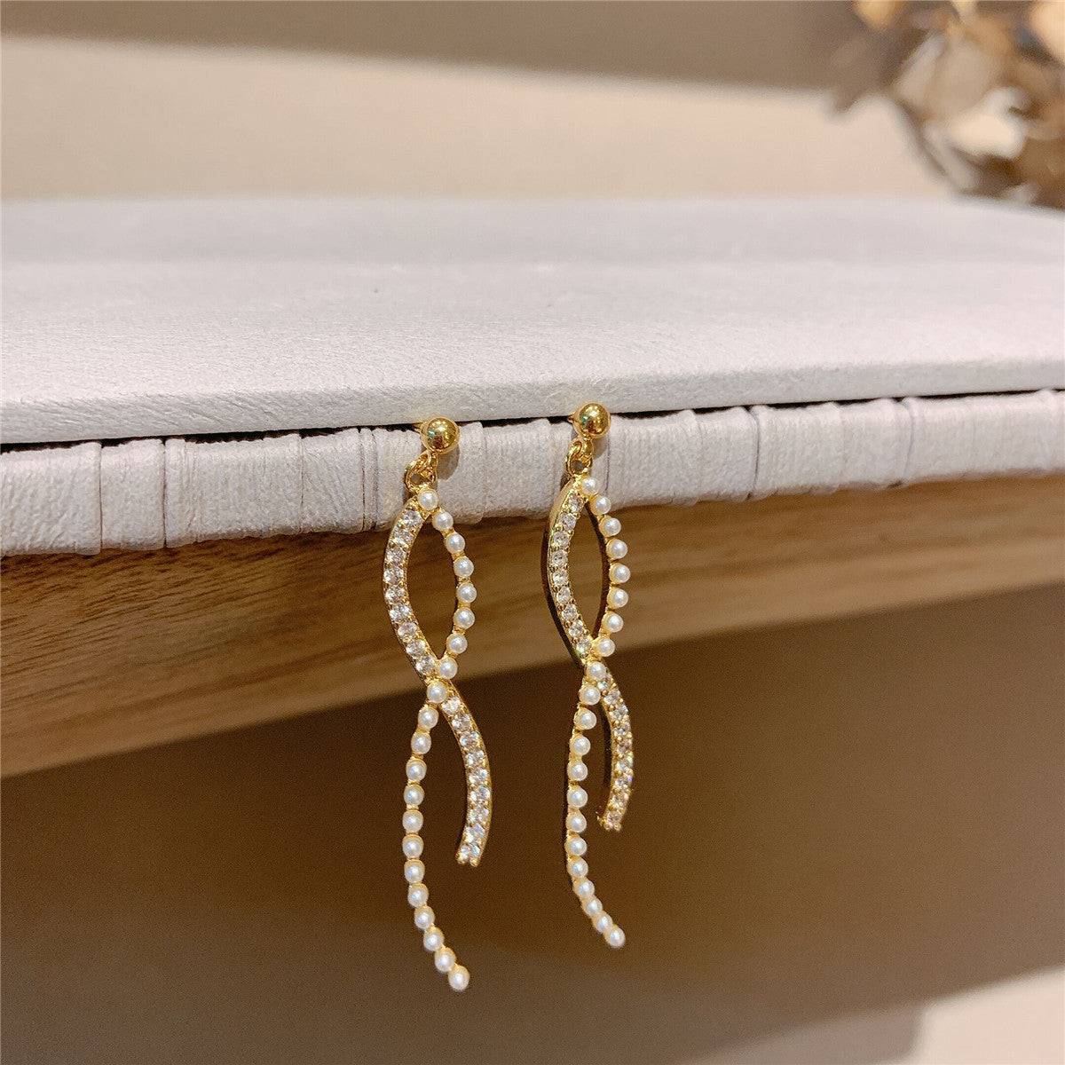 Silver Needle Pearl Curved Earring