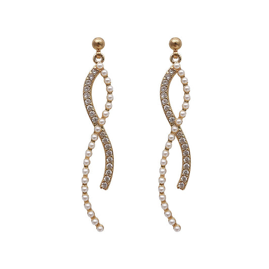 Silver Needle Pearl Curved Earring