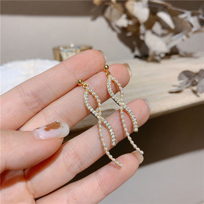 Silver Needle Pearl Curved Earring