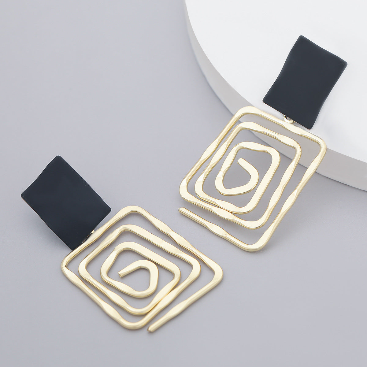 Geometric Design Feeling Cool And Retro Alloy Earrings