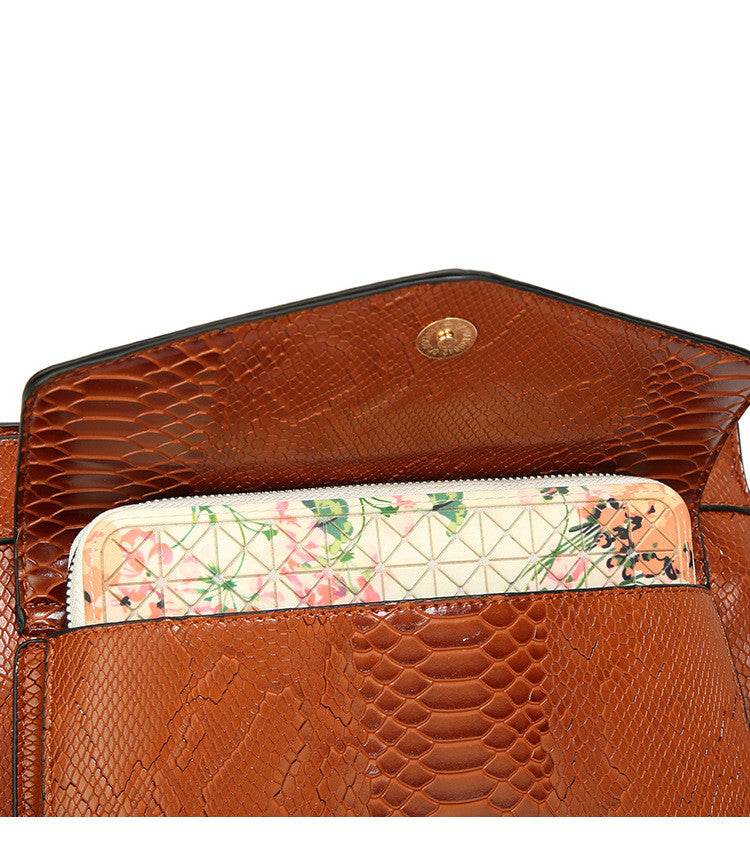European and American Women's Snake Print Handbag