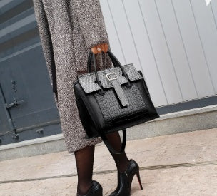One Shoulder Diagonal Tote Bag