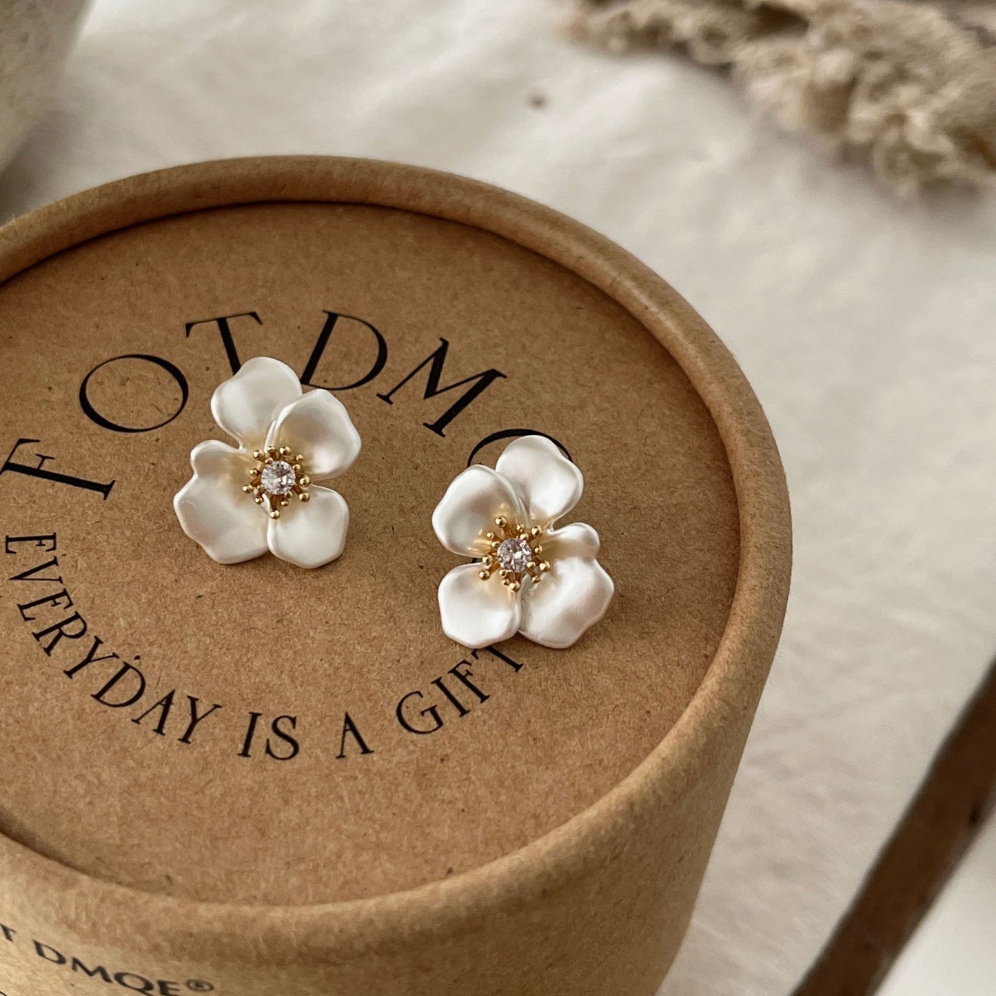 Refined Flower Design Earrings
