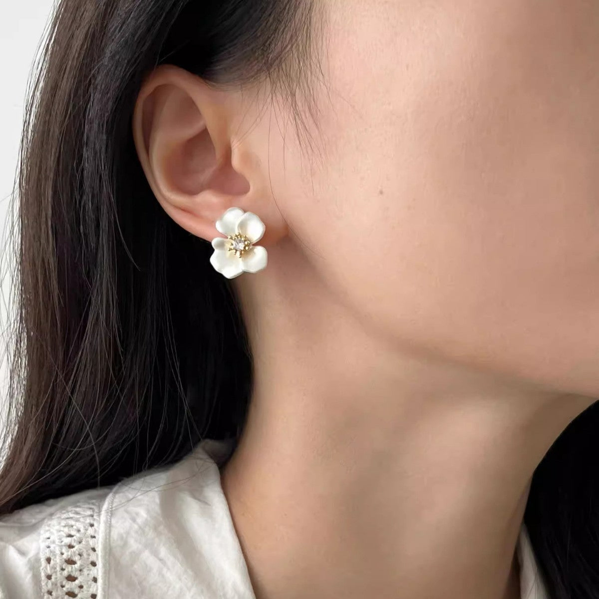 Refined Flower Design Earrings
